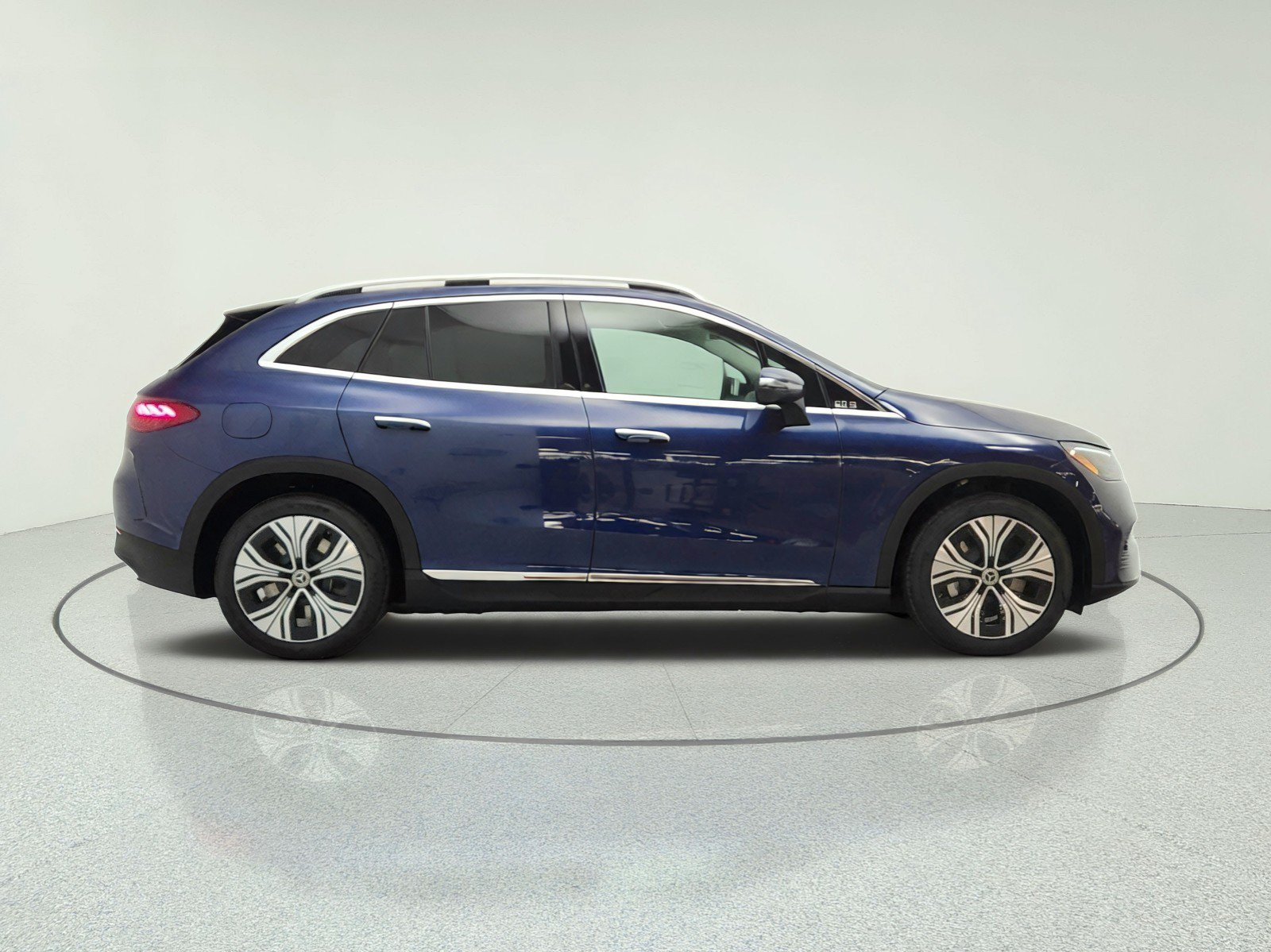 New 2027 Mercedes-Benz EQE 320+ SUV image 4