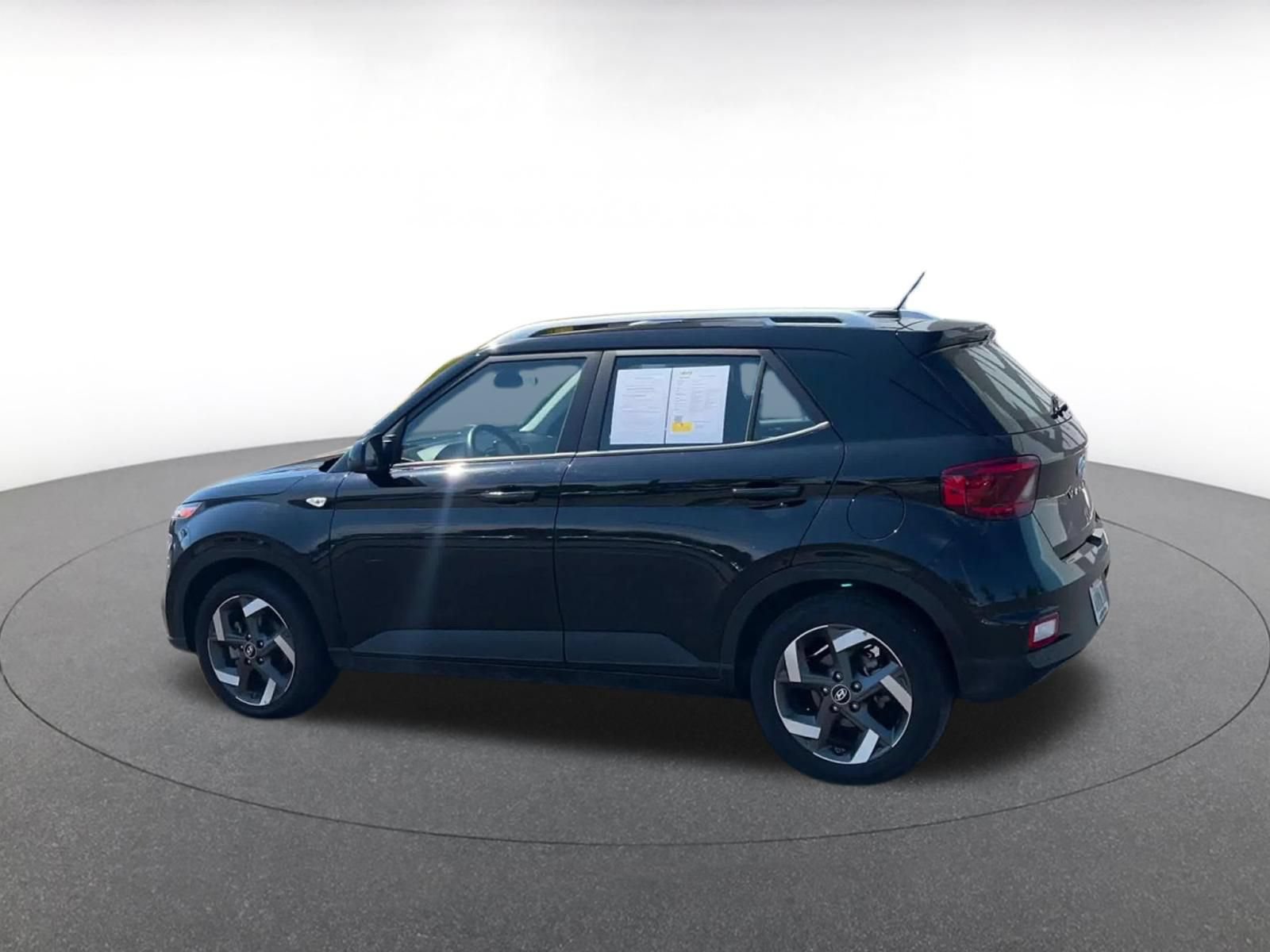 Used 2026 Hyundai Venue SEL FWD image 9