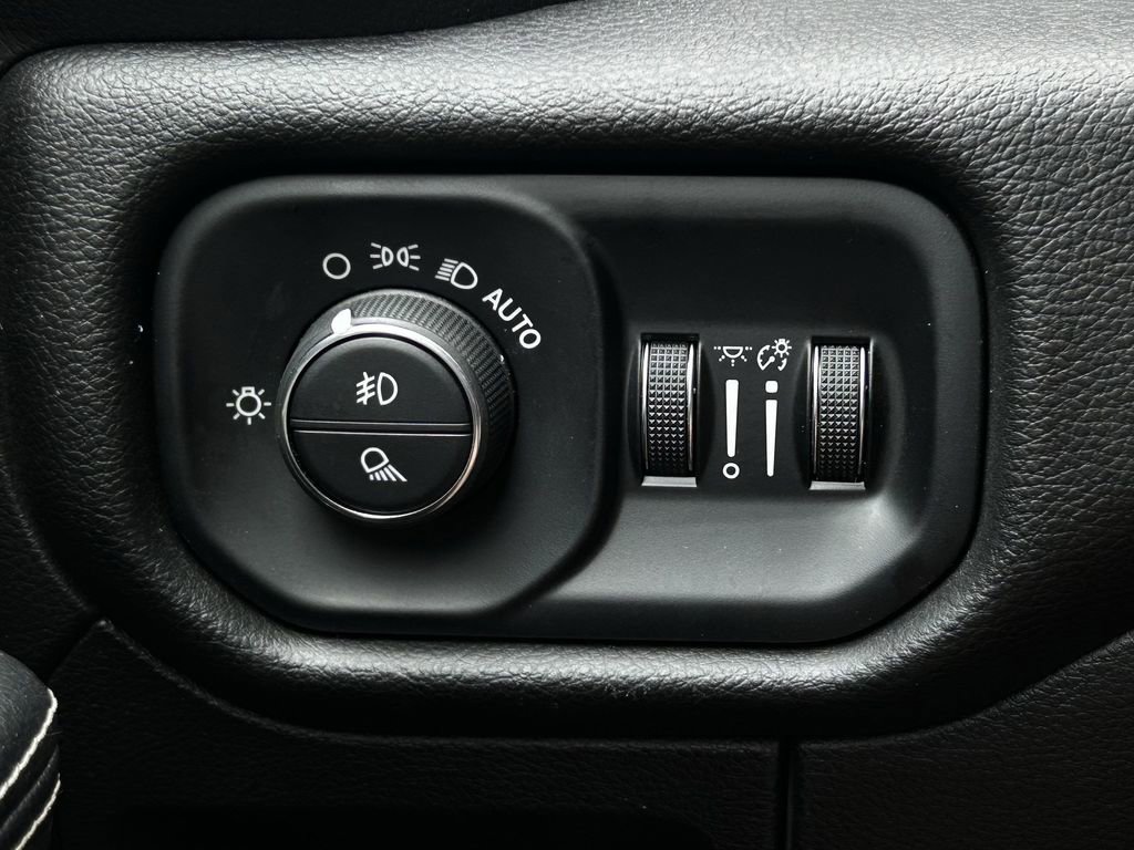 Used 2025 RAM 1500 Laramie AWD/4WD image 27