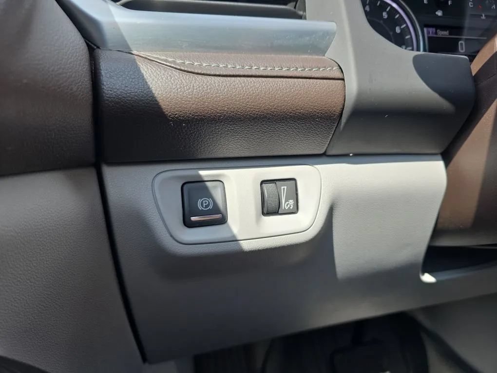 Used 2017 GMC Acadia SLT w/ LPO, Floor Liner Package FWD image 24