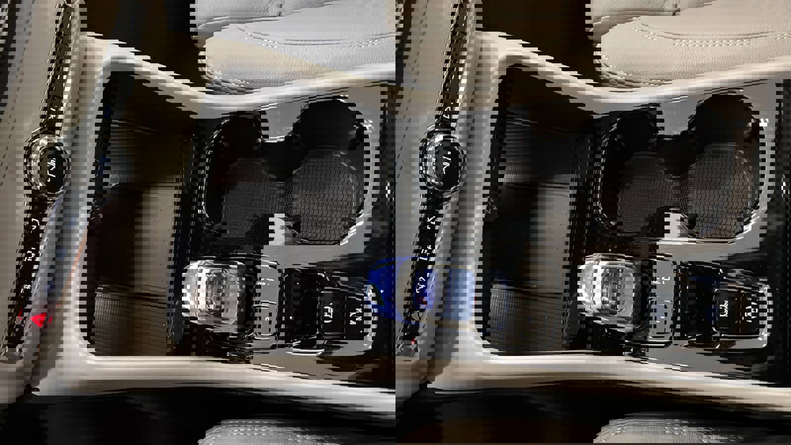 Used 2026 Volvo XC40 B5 Plus w/ Protection Package Premier image 19