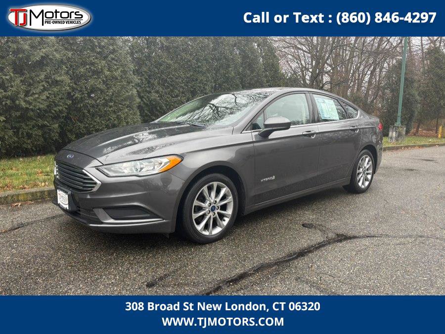 Used 2017 Ford Fusion S image 2