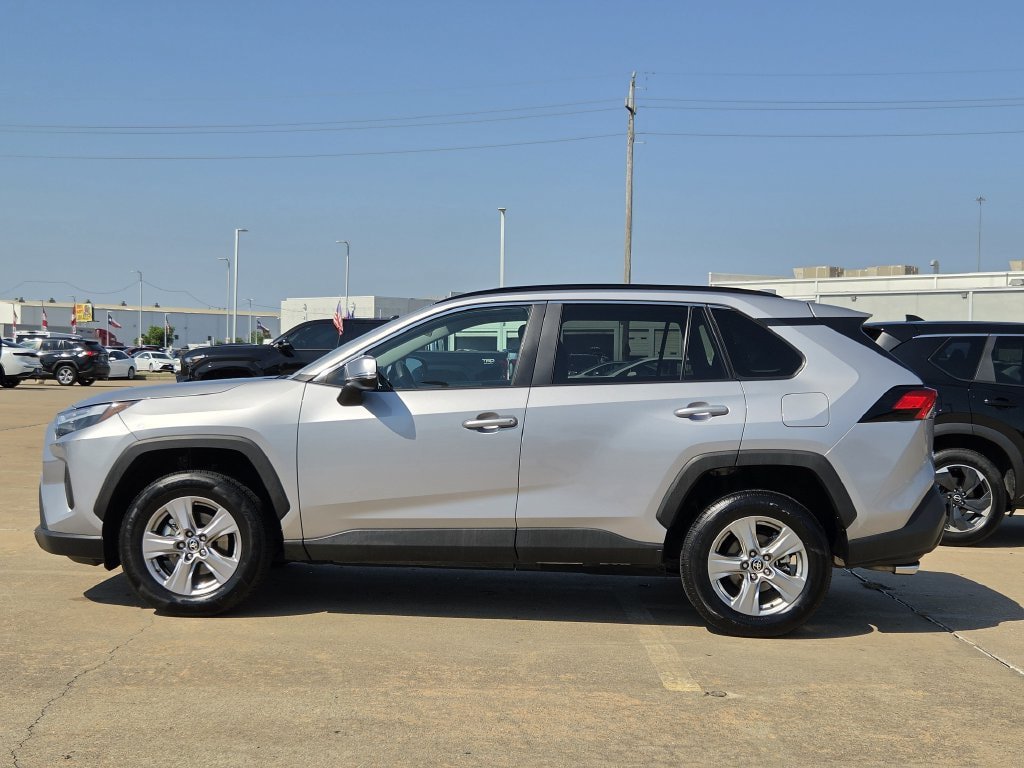 Used 2025 Toyota RAV4 XLE FWD image 6