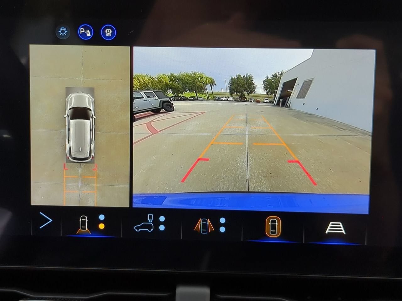 New 2027 Chevrolet Equinox RS w/ Safety and Technology Package FWD image 16