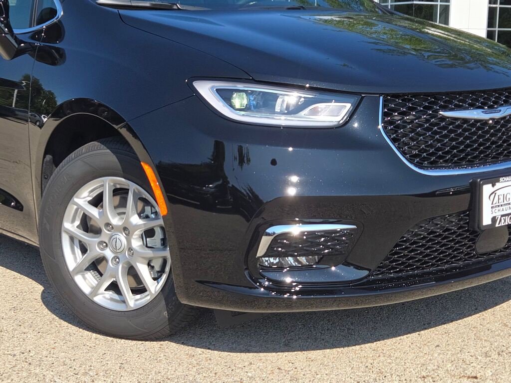 New 2026 Chrysler Pacifica Select image 3