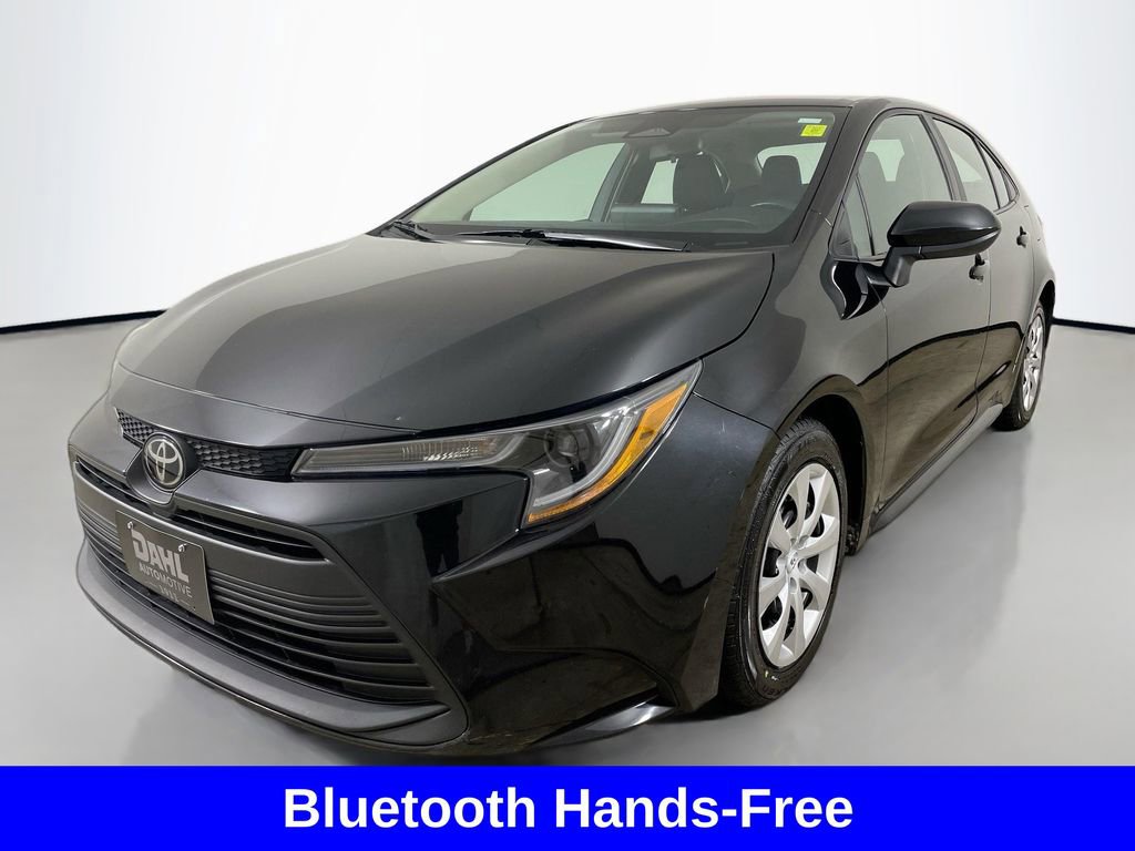 Used 2023 Toyota Corolla LE image 3