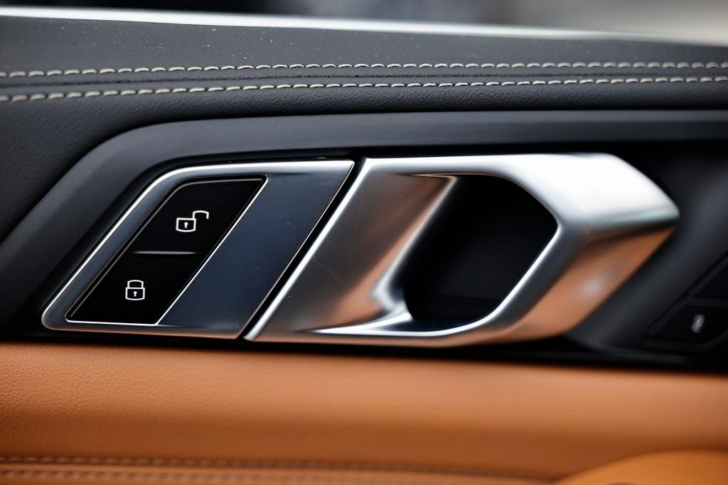 Certified 2025 BMW X5 sDrive40i w/ Premium Package image 16