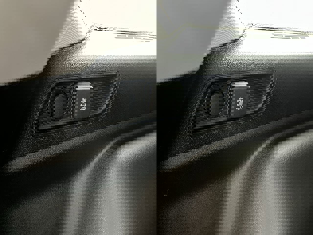 Used 2023 Jeep Grand Cherokee Laredo image 26