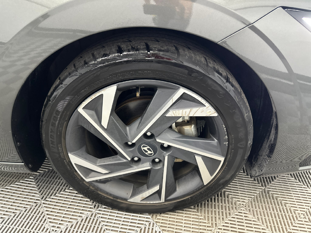 Used 2025 Hyundai Elantra Limited FWD image 13