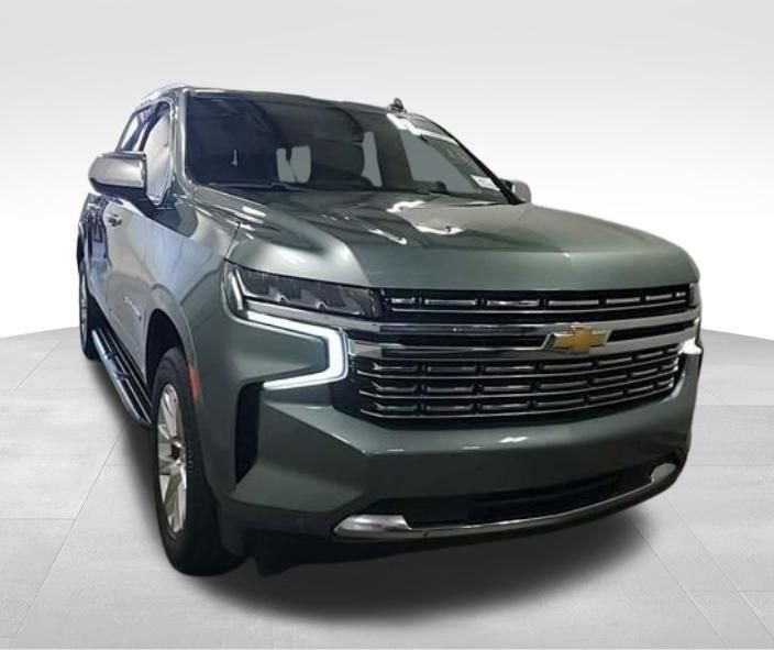 Used 2023 Chevrolet Suburban Premier RWD image 7