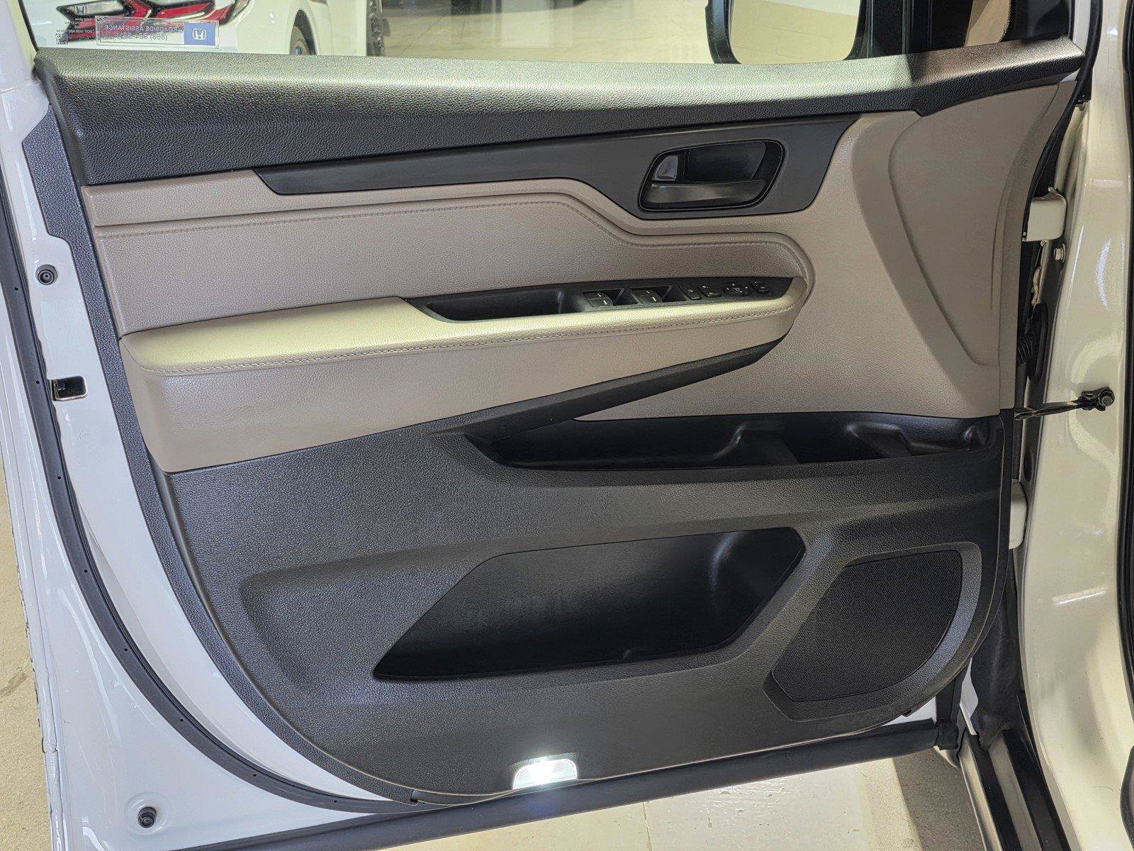 Used 2018 Honda Odyssey EX image 17