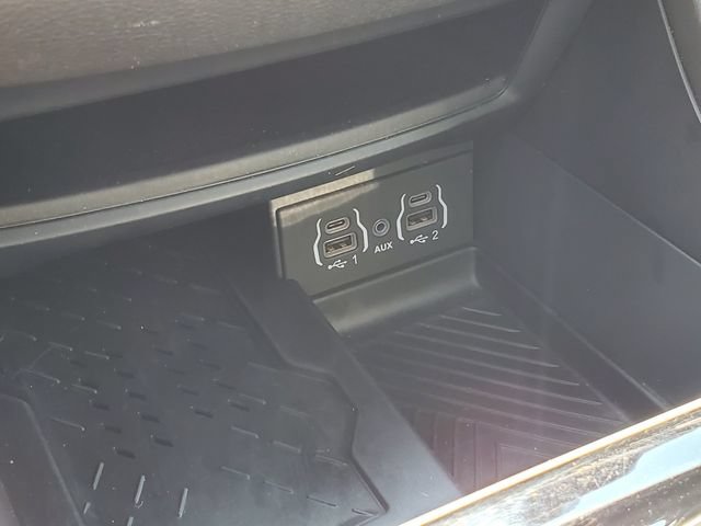 Used 2025 Chrysler Pacifica Limited FWD image 39