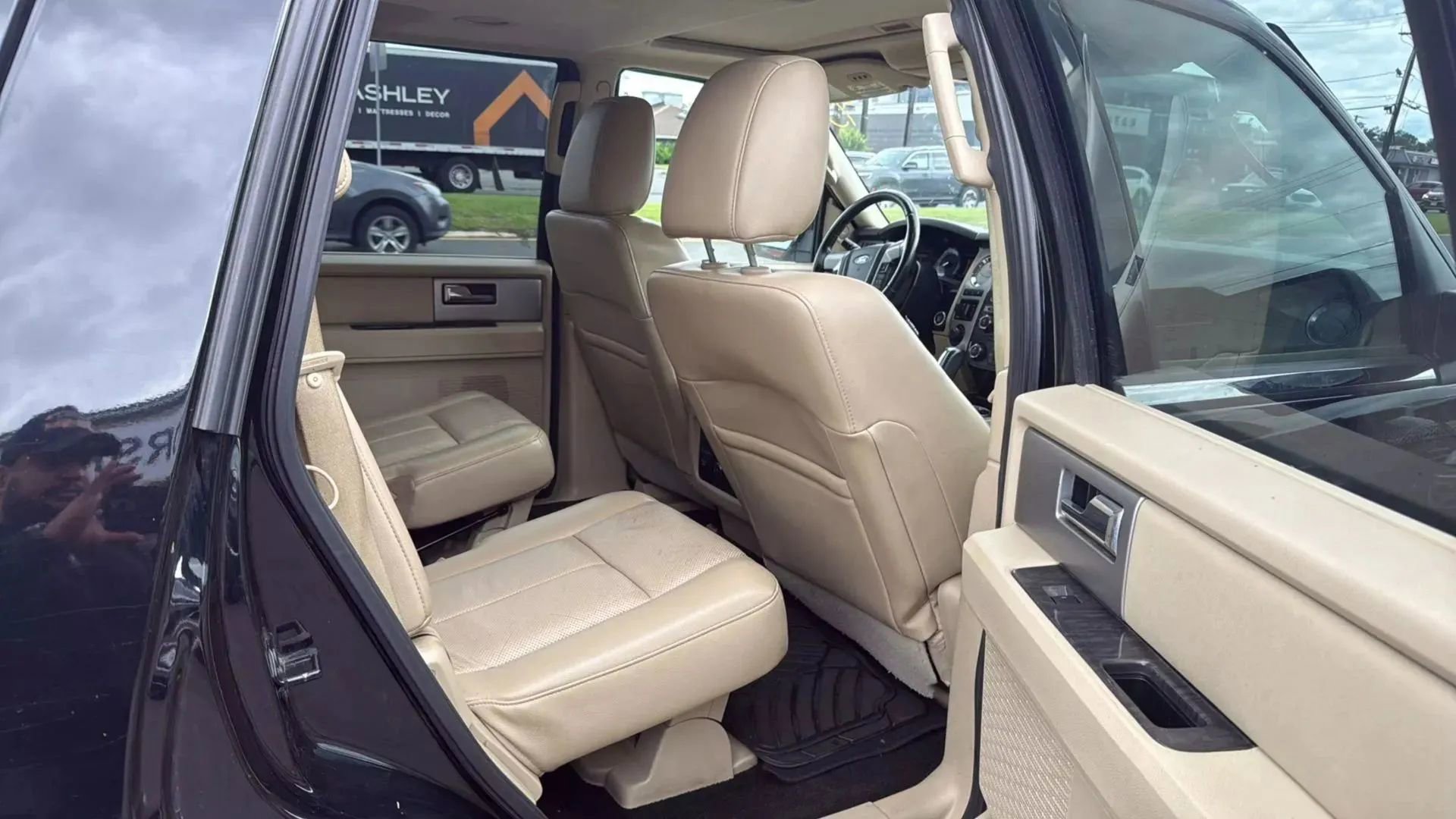 Used 2017 Ford Expedition Limited image 25