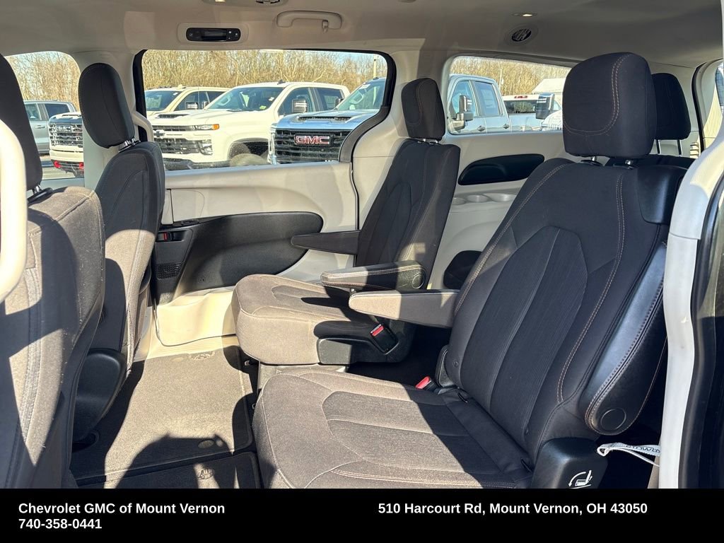 Used 2017 Chrysler Pacifica Touring image 23