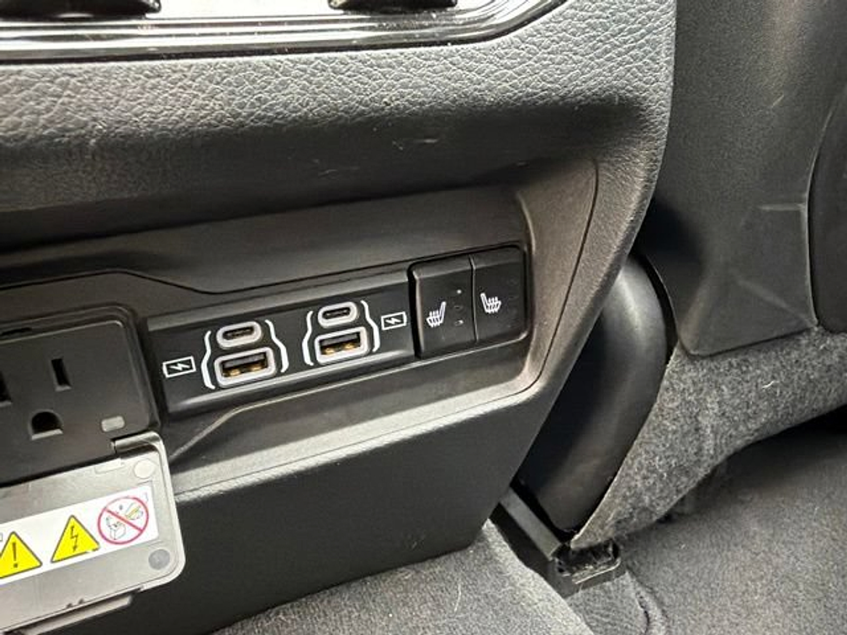 Used 2023 Jeep Grand Cherokee Limited w/ Black Appearance Package AWD/4WD image 21
