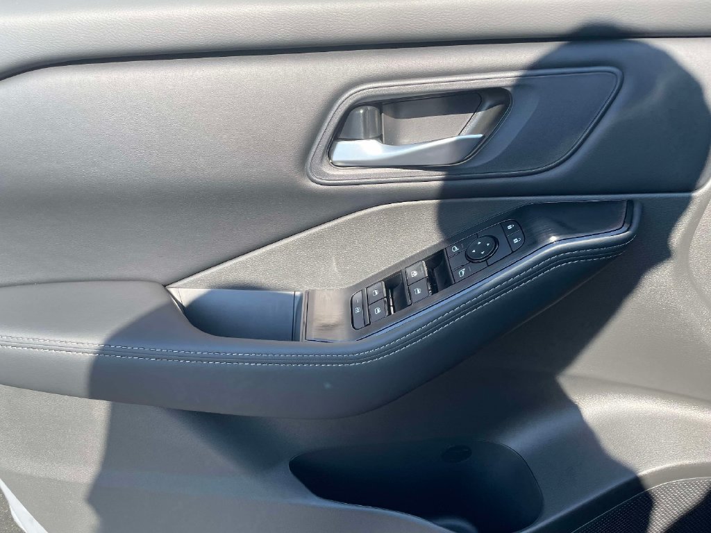 New 2027 Nissan Rogue SV FWD image 18