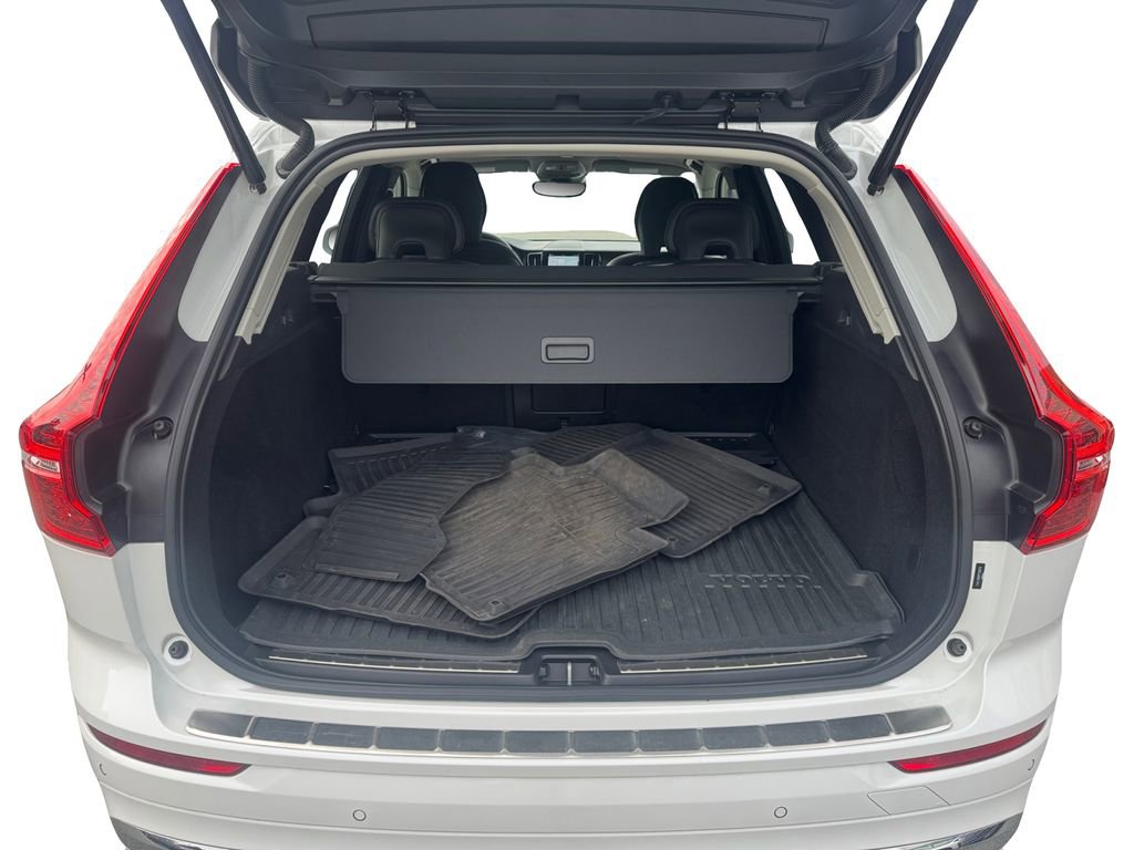 Certified 2023 Volvo XC60 B5 Plus image 6