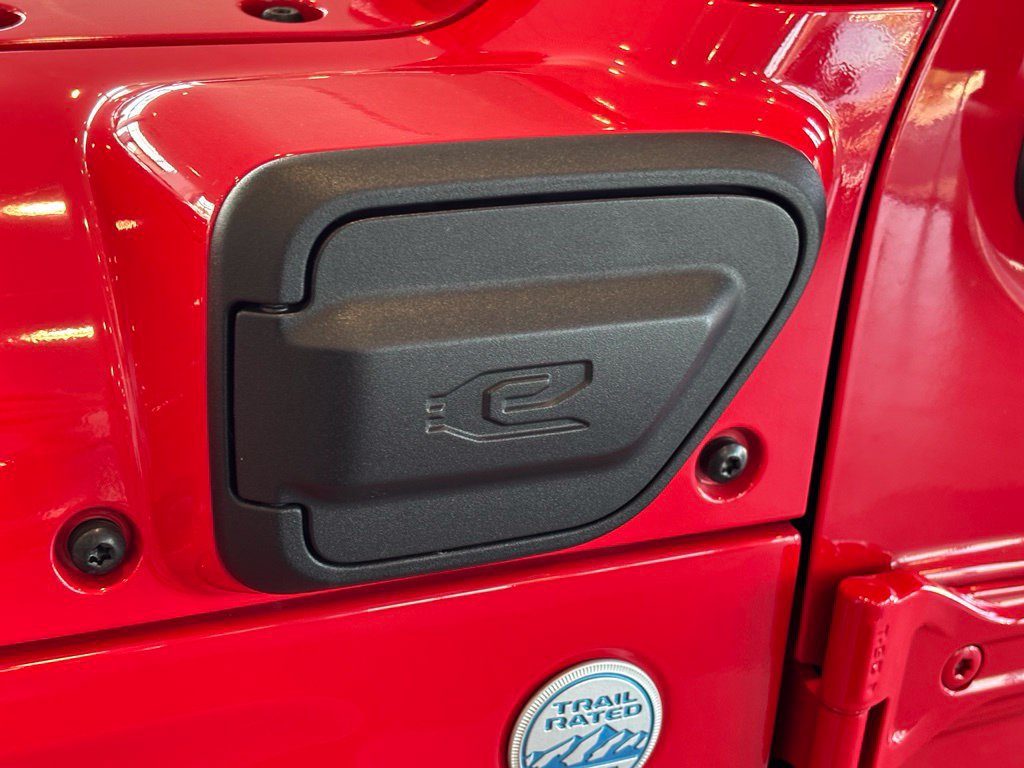Used 2022 Jeep Wrangler Unlimited Sahara AWD/4WD image 12