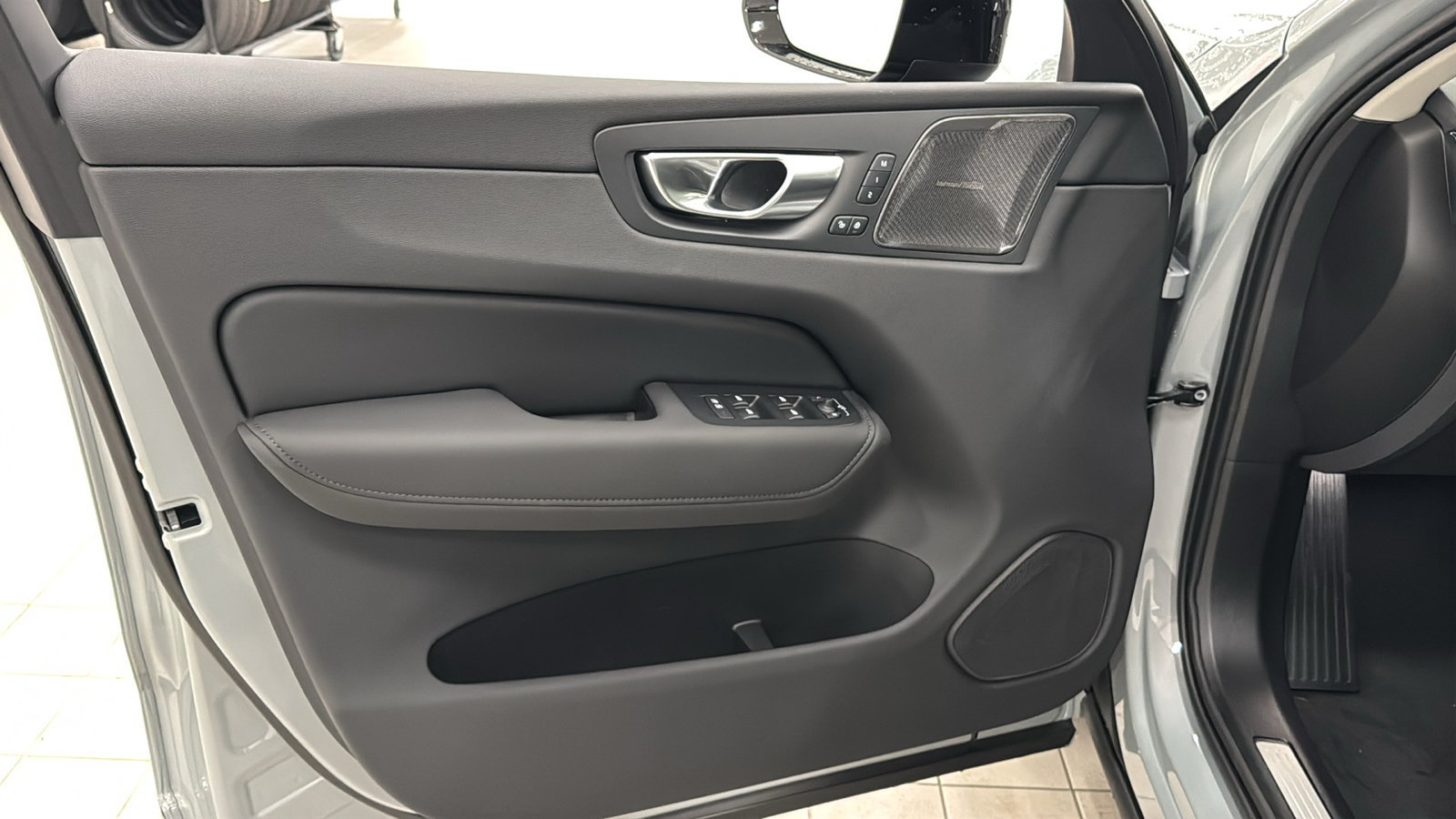 New 2027 Volvo XC60 T8 Plus AWD/4WD image 21