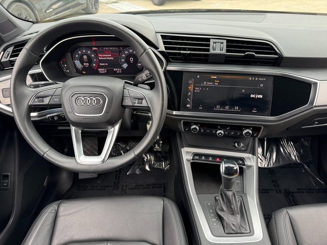Used 2025 Audi Q3 2.0T Premium image 4