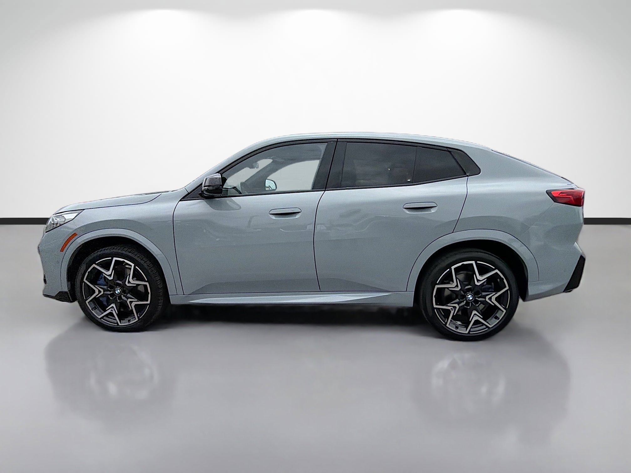 Used 2025 BMW X2 M35i image 6