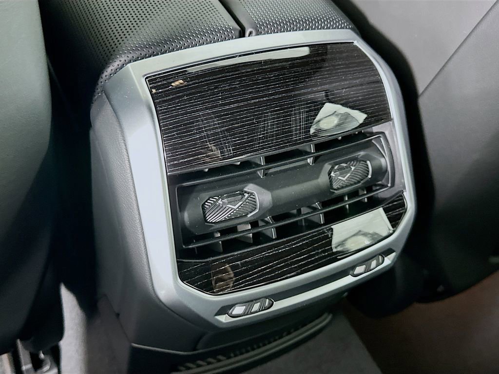 New 2026 BMW 750e xDrive w/ Executive Package image 18