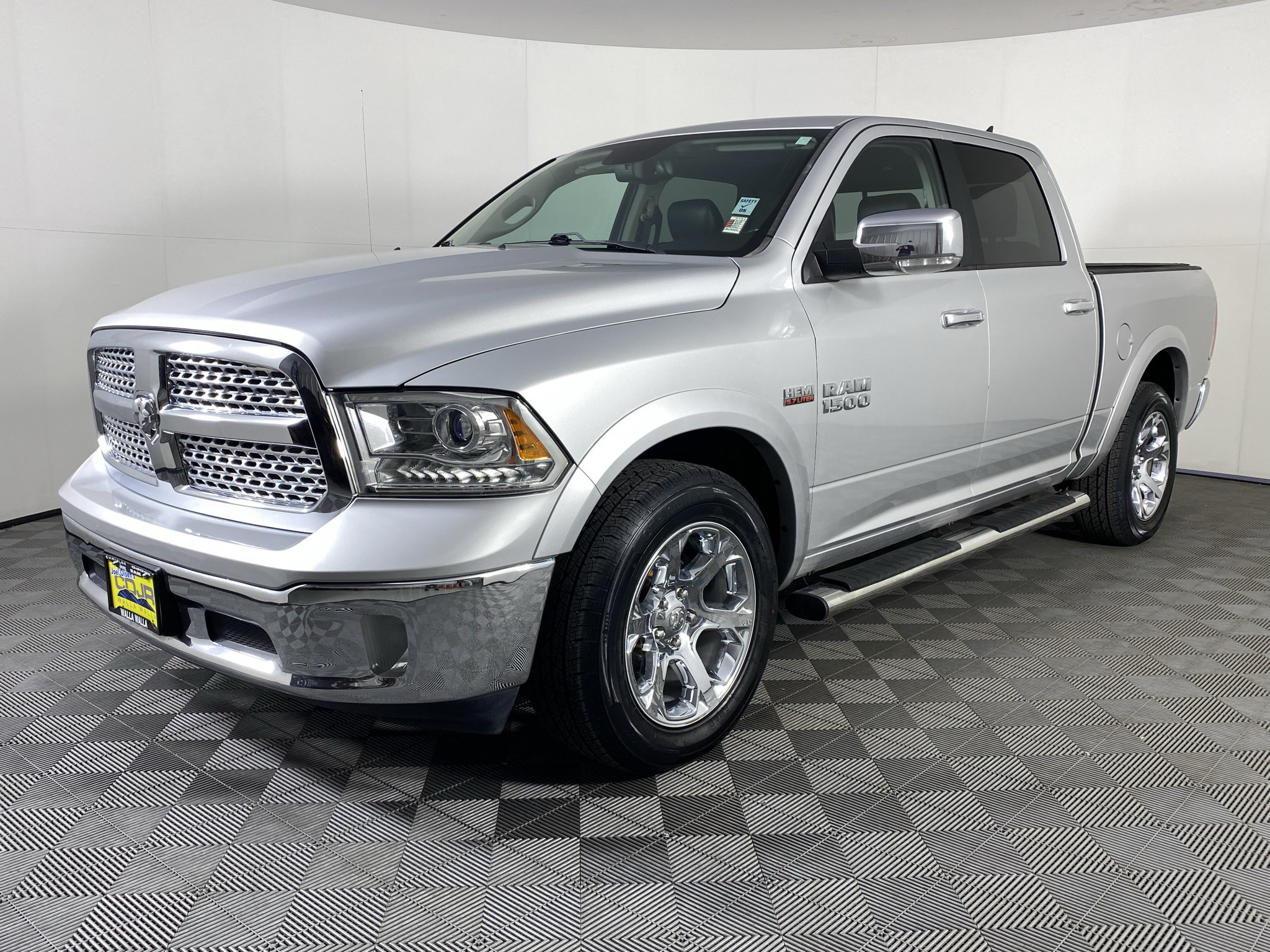 Used 2018 RAM 1500 Laramie w/ Convenience Group AWD/4WD image 6