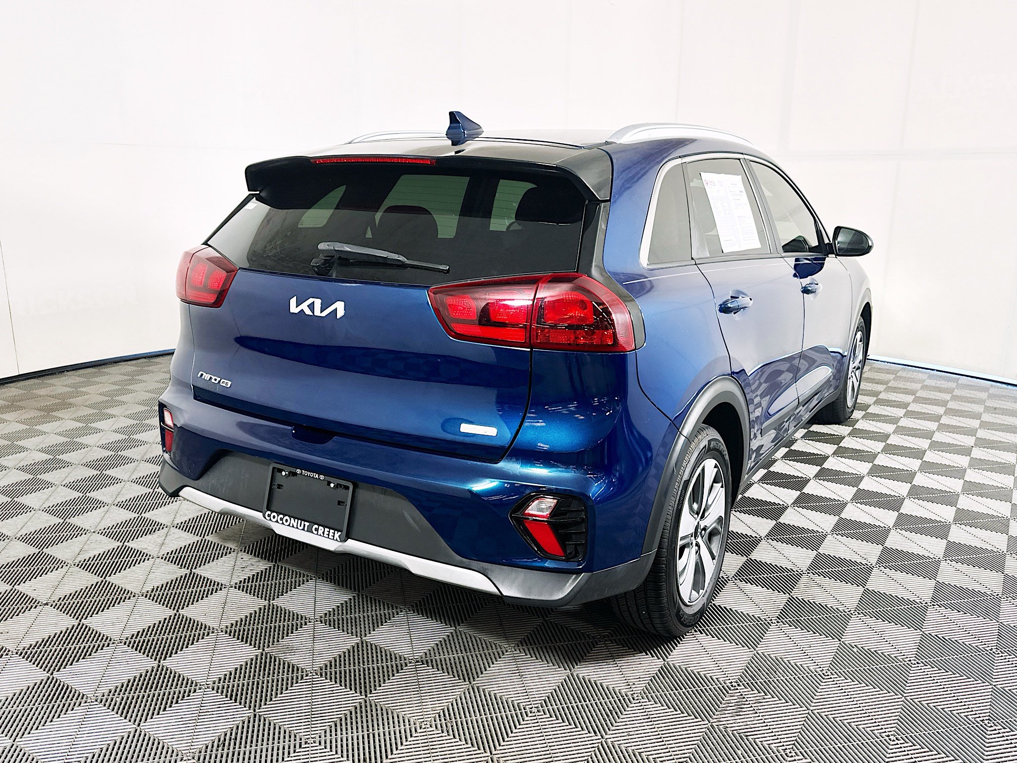 Used 2022 Kia Niro LX FWD image 3