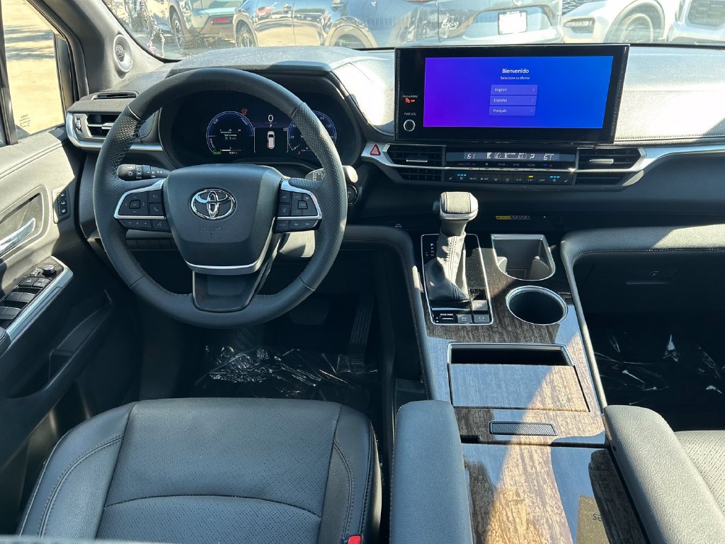 Used 2026 Toyota Sienna Limited AWD/4WD image 18