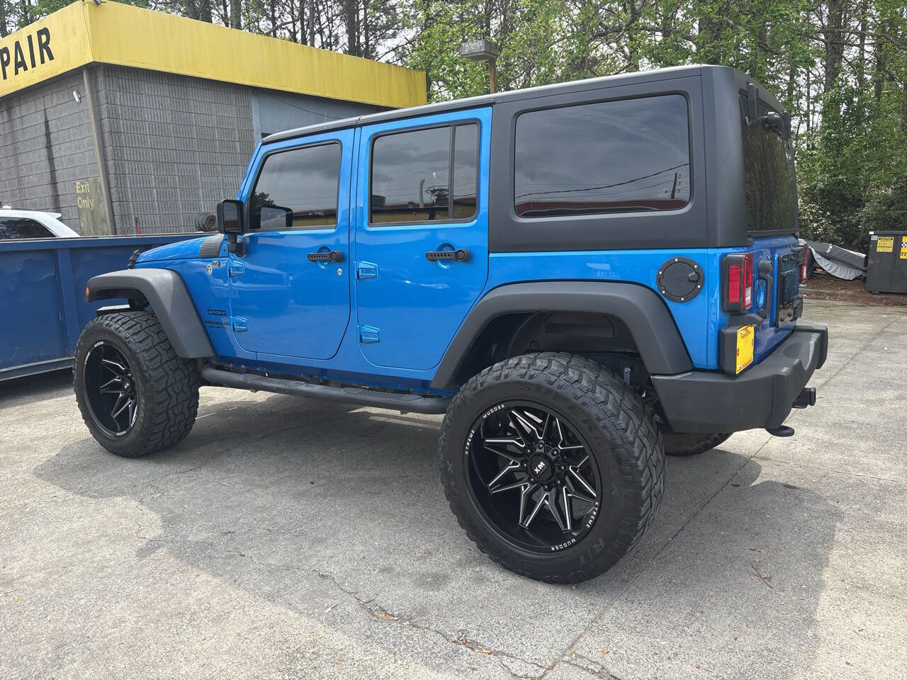 Used 2016 Jeep Wrangler Unlimited Sport w/ Connectivity Group image 9