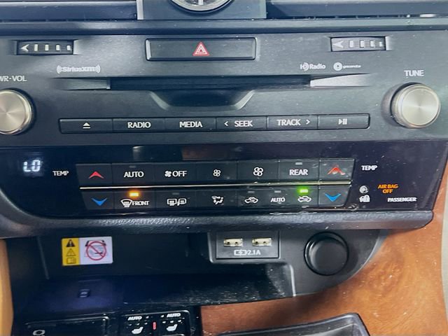 Used 2022 Lexus RX 350L Premium w/ Premium Package image 23