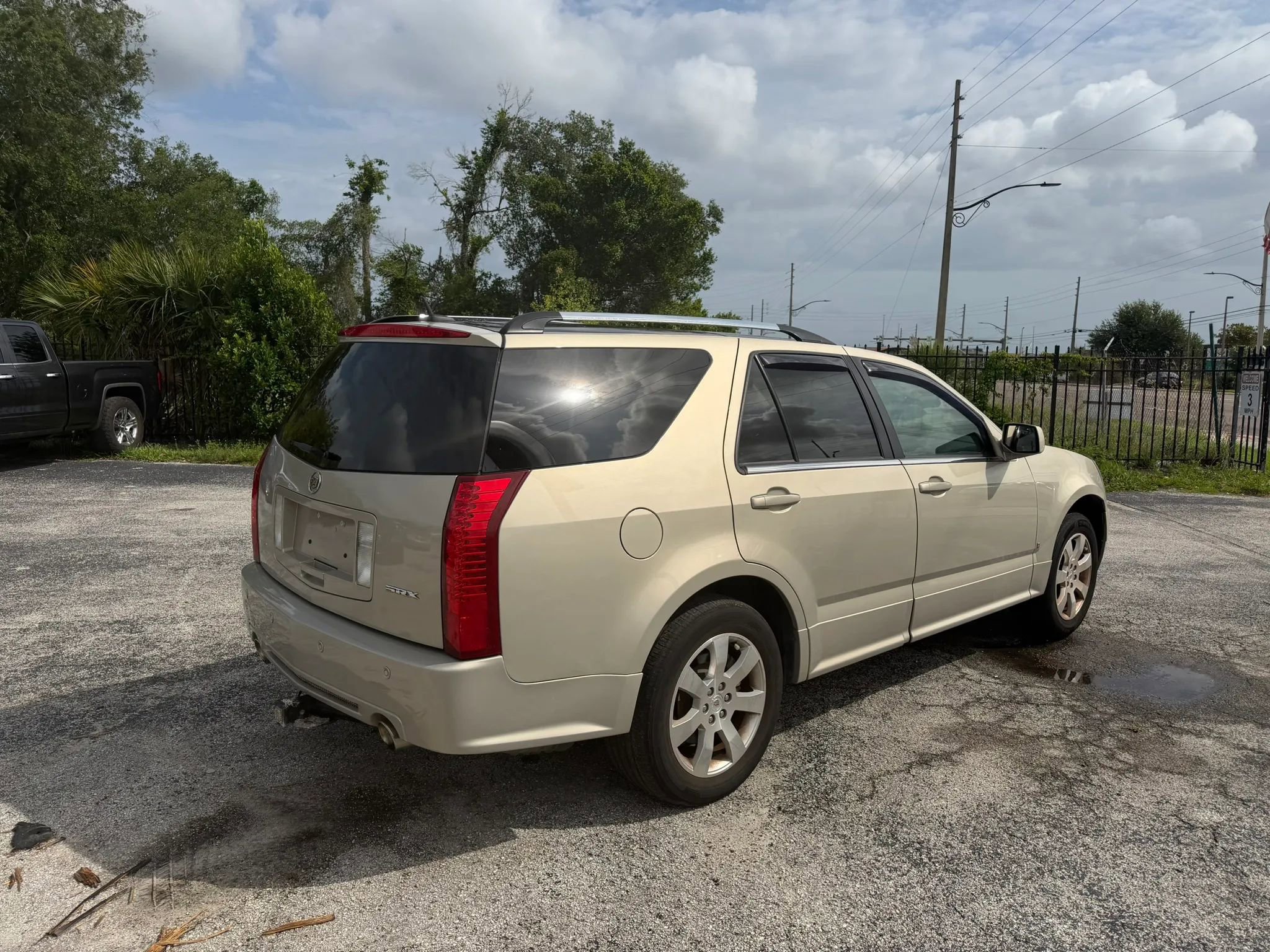 Used 2008 Cadillac SRX w/ Utility Package RWD image 6