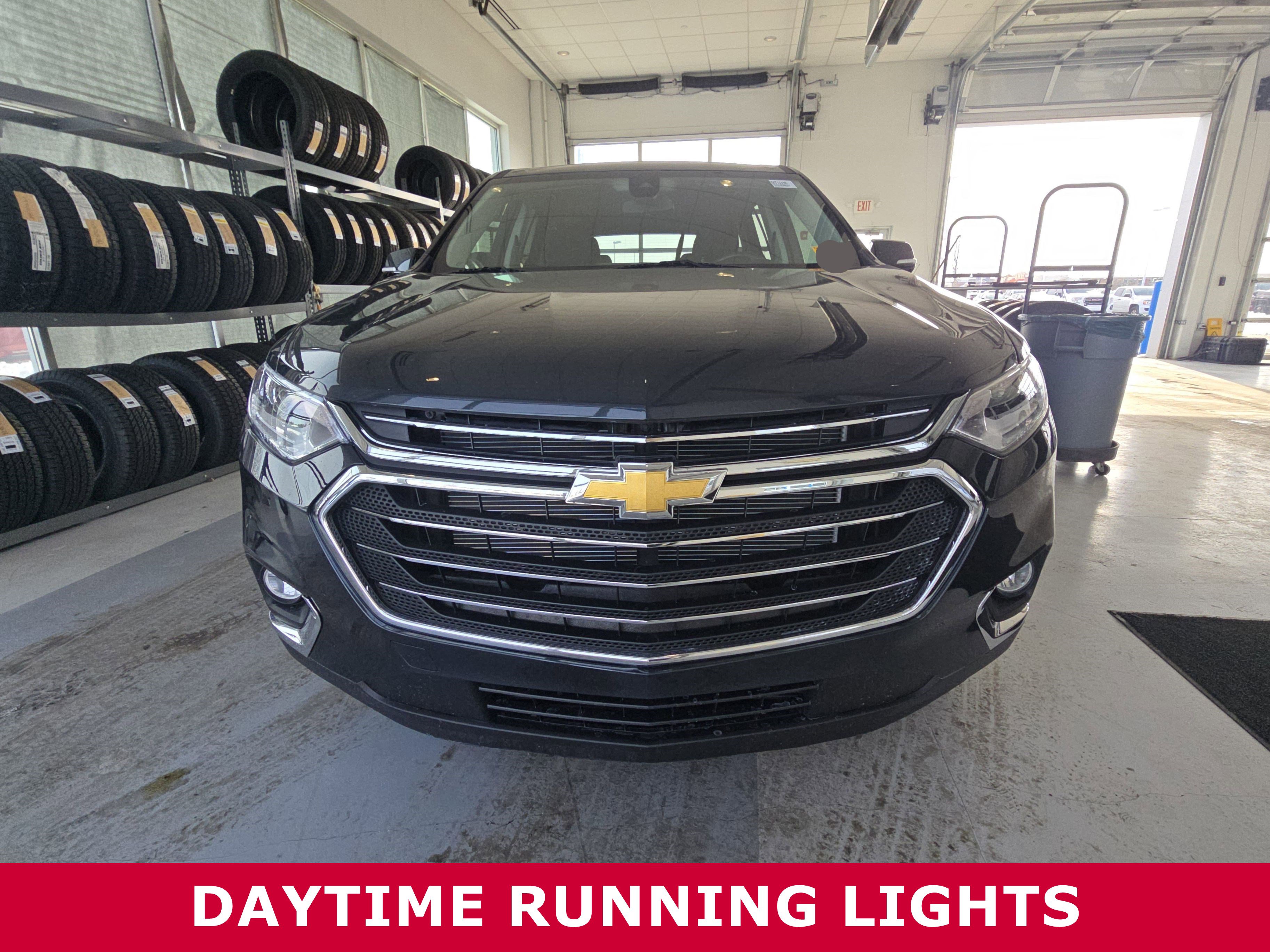 Used 2020 Chevrolet Traverse LT image 2