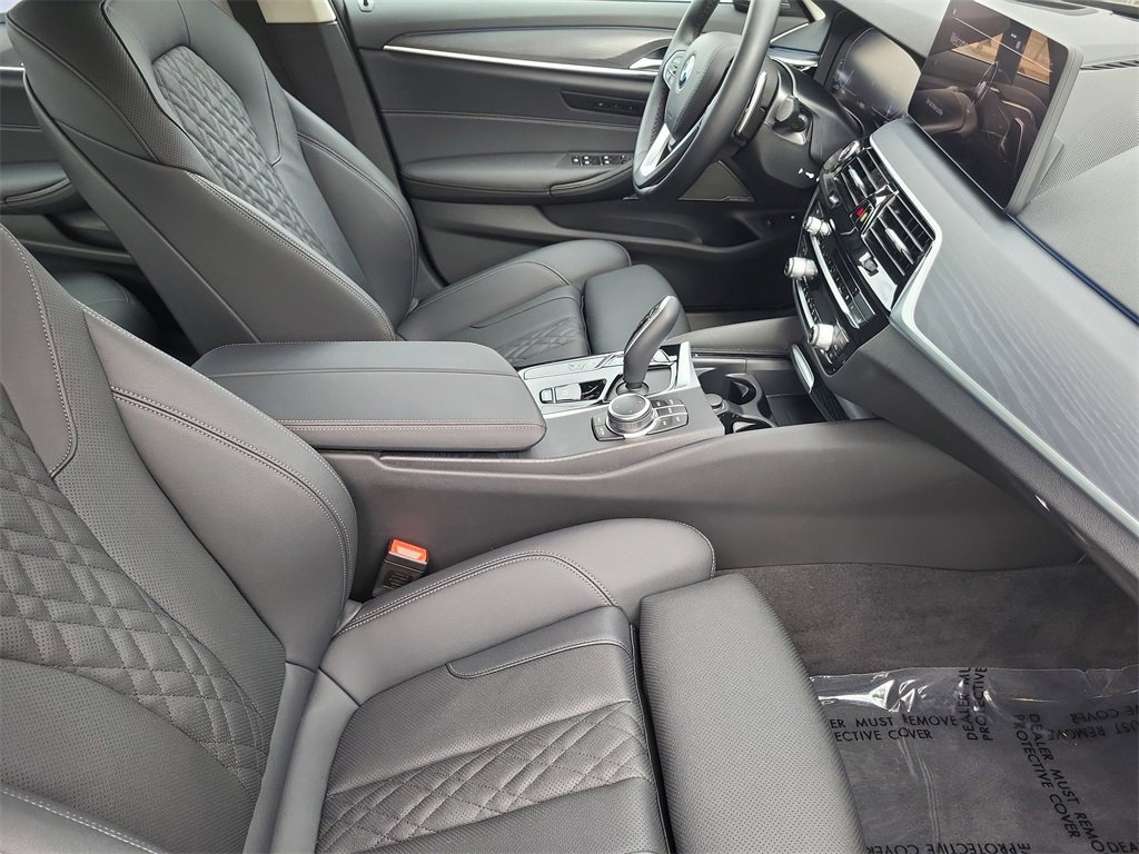 Used 2022 BMW 530e xDrive 530e iPerformance w/ Premium Package image 16