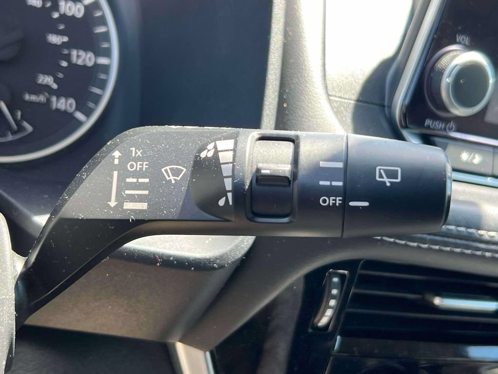Used 2023 Nissan Rogue SV AWD/4WD image 23