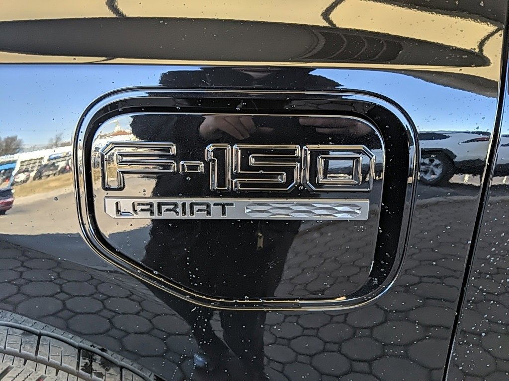 Used 2022 Ford F150 Lightning Lariat image 11