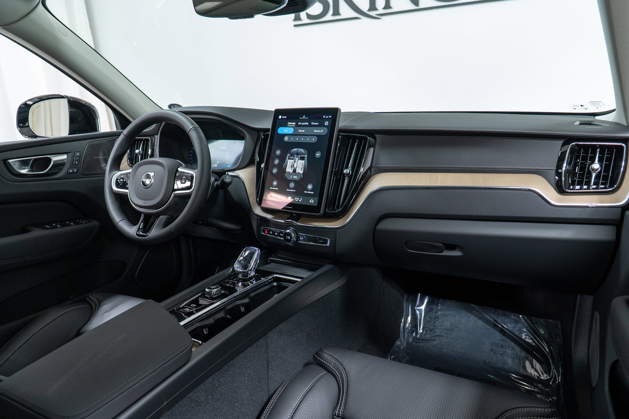 New 2026 Volvo XC60 B5 Ultra w/ Climate Package image 14