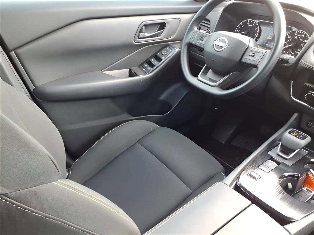 Used 2025 Nissan Rogue S image 9