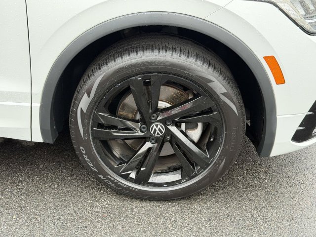 Used 2024 Volkswagen Tiguan SE R-Line AWD/4WD image 9