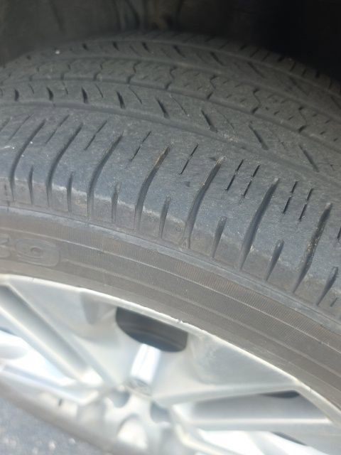 Used 2023 Toyota RAV4 XLE Premium image 3