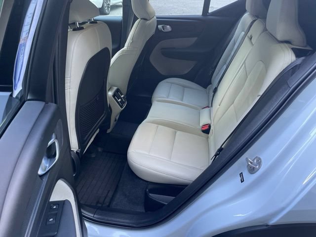 Certified 2024 Volvo XC40 B5 Ultimate w/ Protection Package Premier AWD/4WD image 12