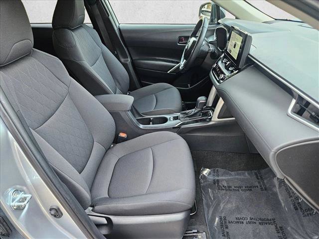 Used 2025 Toyota Corolla Cross LE image 19