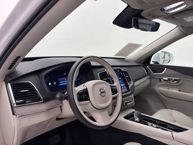 Used 2025 Volvo XC90 B6 Plus w/ Protection Package Premier AWD/4WD image 13