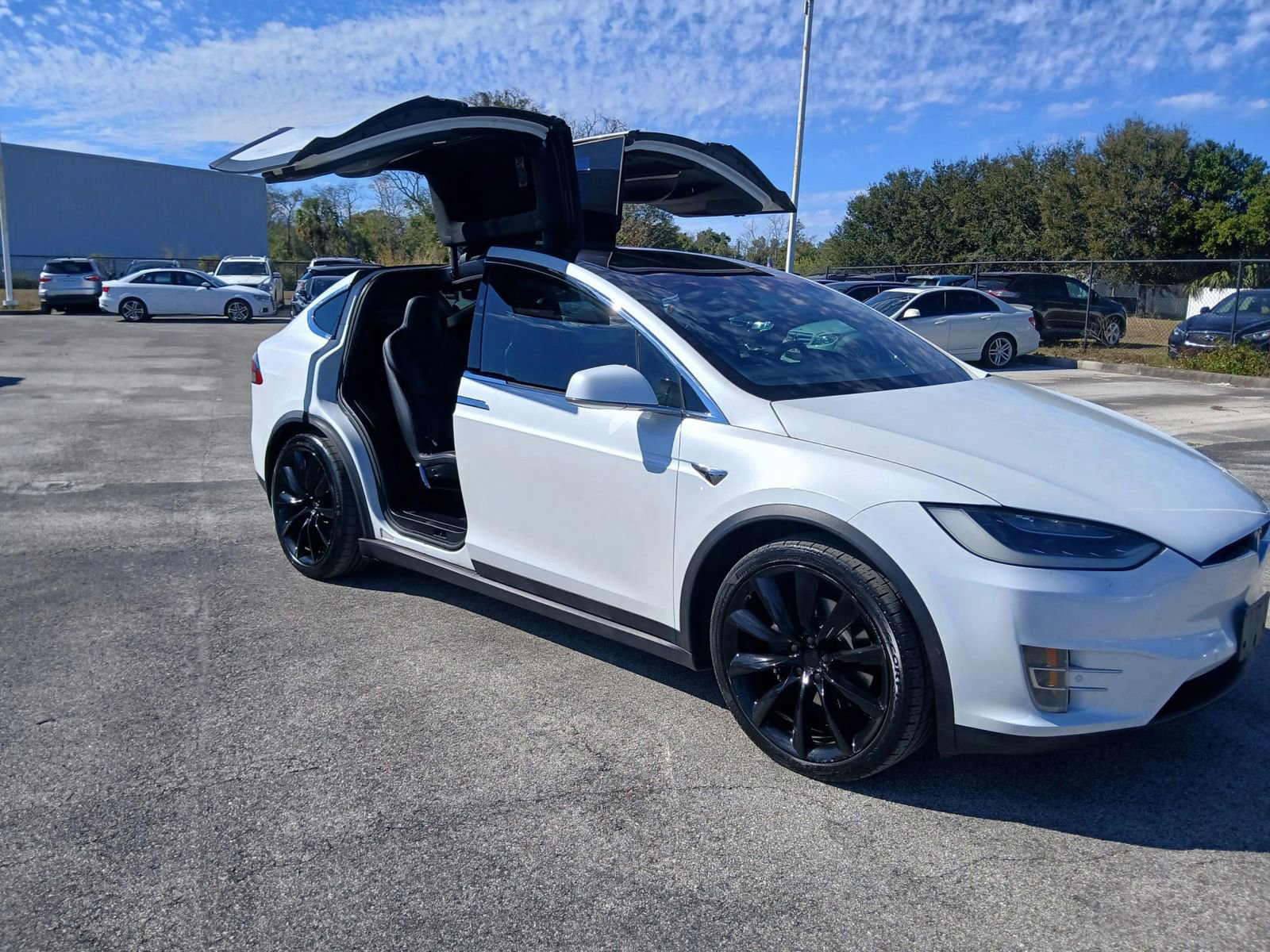 Used 2017 Tesla Model X 75D AWD/4WD image 2