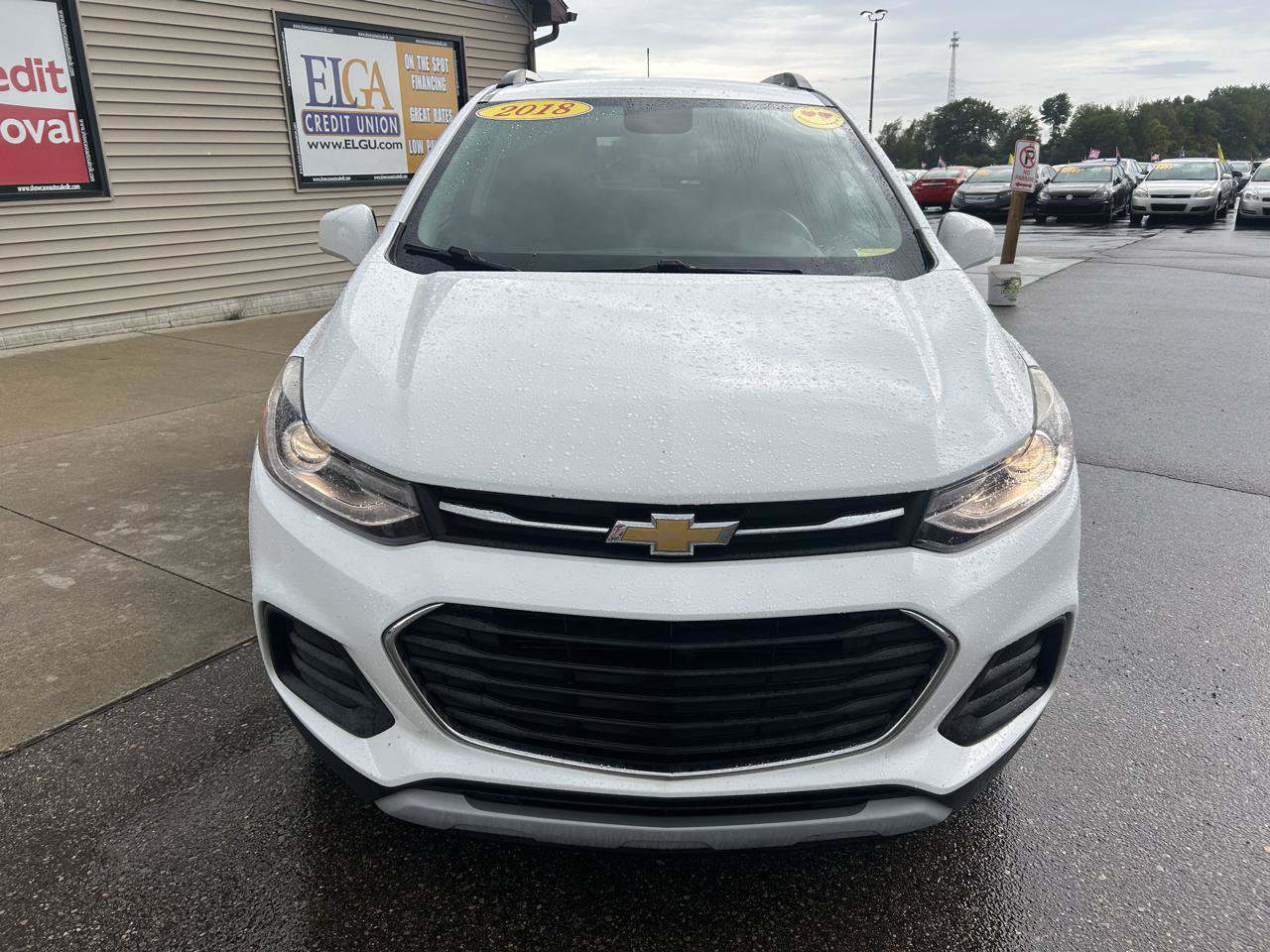 Used 2018 Chevrolet Trax LT w/ LT Convenience Package FWD image 2
