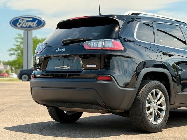 Used 2019 Jeep Cherokee Latitude Plus AWD/4WD image 32