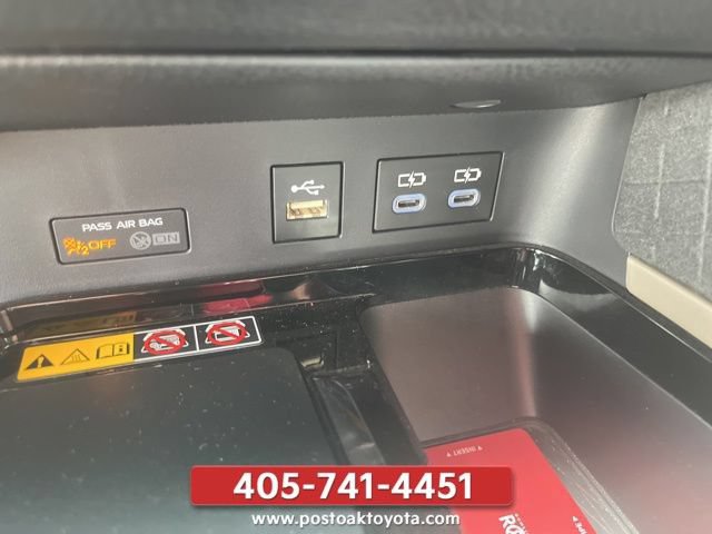 Used 2025 Toyota Camry XLE FWD image 14