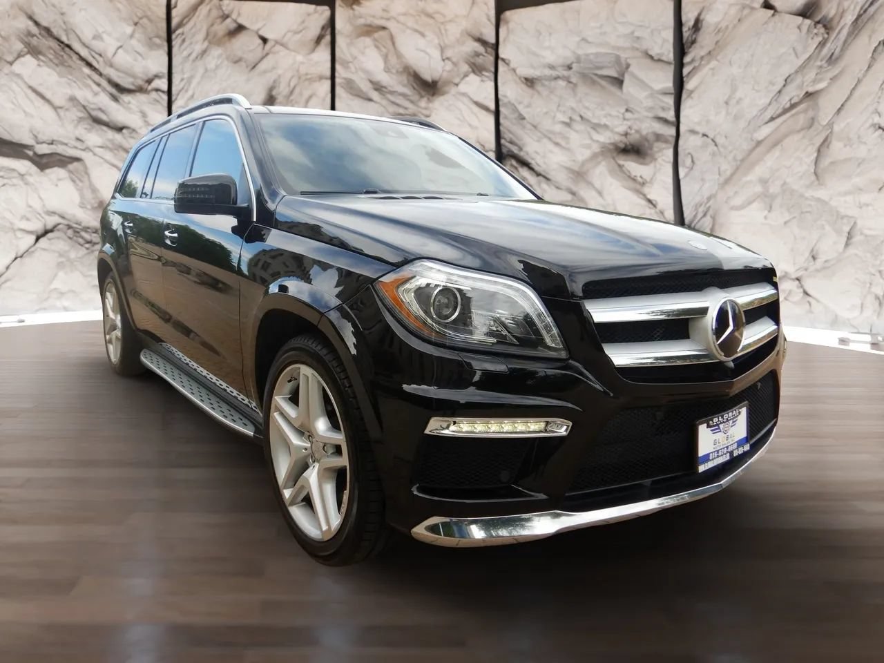 Used 2015 Mercedes-Benz GL 550 4MATIC image 4
