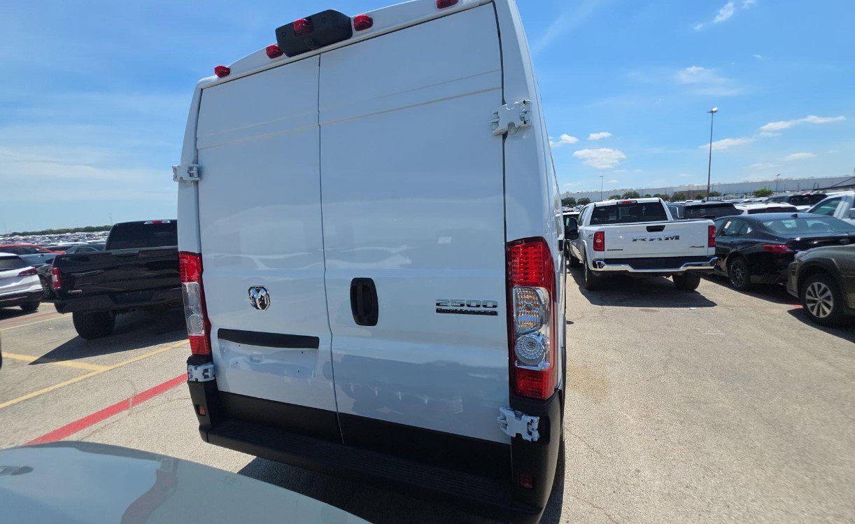 Used 2025 RAM ProMaster 2500 w/ Convenience Group FWD image 5