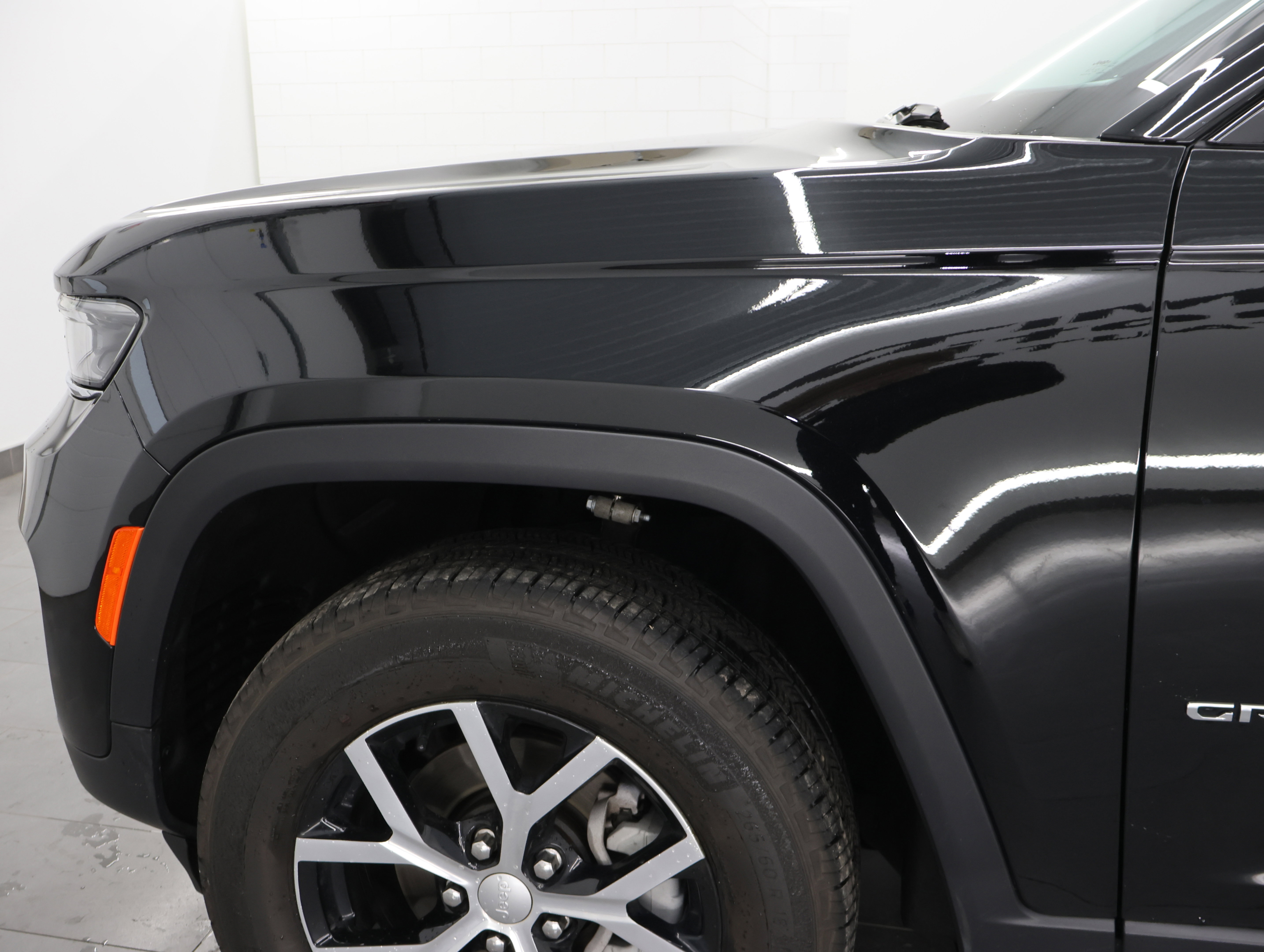 Used 2023 Jeep Grand Cherokee Limited image 34